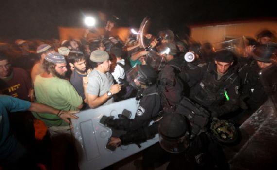 תוכן גולשים: הרהורים ליליים באמבולנס ליד מגרון