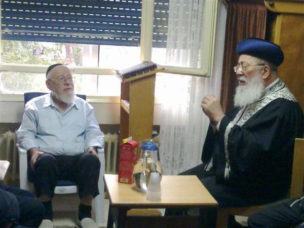 הרב שלמה עמאר בניחום אבלים אצל הרב דב ליאור