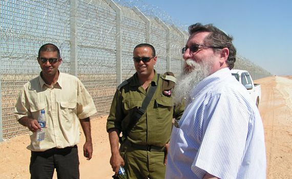 כצל'ה: רק בזכותי התחילו לבנות את הגדר בדרום