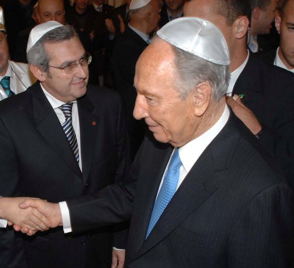 בפתיחת ההיכל בחזרת הש"ץ מכובד הנשיא שמעון פרס