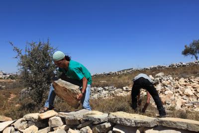 מתיישבים חסמו את כביש הגישה ומנעו הריסת מאחז