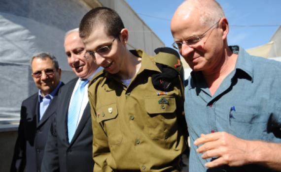 צפו במפגש בין גלעד שליט לרה"מ, הרמטכ"ל ואביו