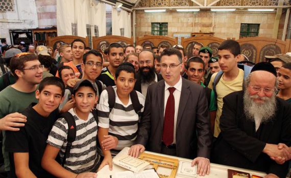 למעלה מ- 100,000 מבקרים במערת המכפלה בימי הסליחות