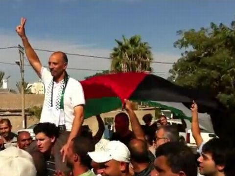 פעילי שמאל חגגו שחרור אסיר שהורשע בניסיון לרצח חיילים