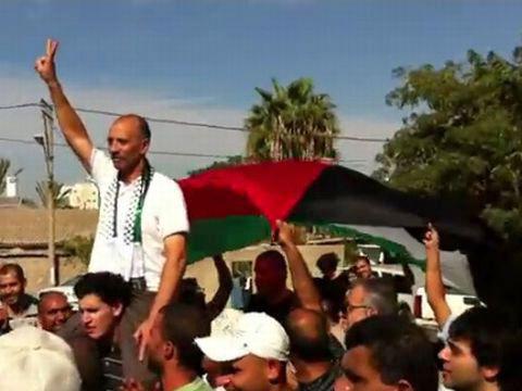 פעילי שמאל חגגו שחרור אסיר שהורשע בניסיון לרצח חיילים