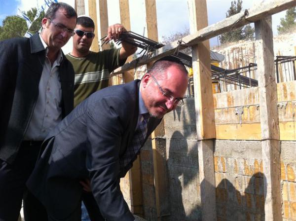 הבוקר הונחה אבן פינה למקווה בישוב הר גילה