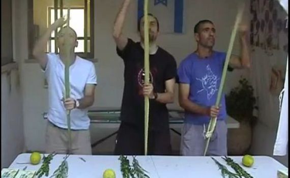 יאיר אורבך לסוכות בפרודיה למקפלות של ארץ נהדרת