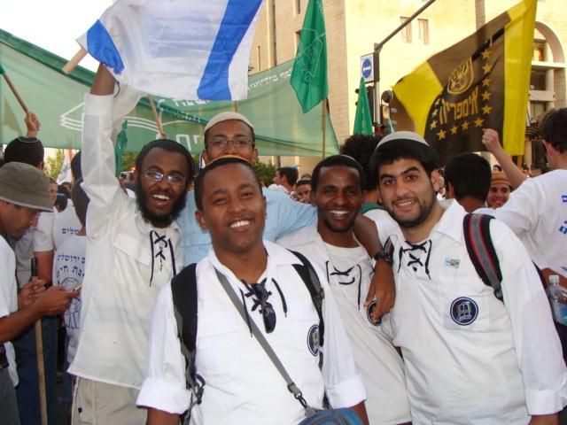 חניכי בני עקיבא חגגו את חג הסיגד במדרחוב בירושלים