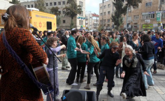 "אומרים לנו ששירת נשים זו תועבה, אז אנחנו שרות"