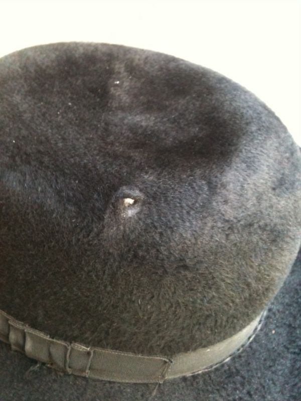 ככה נראה נס: מגבעת עם חור כניסה של קליע