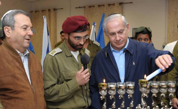 נתניהו וברק הדליקו נר ראשון של חנוכה בחטמ"ר אפרים