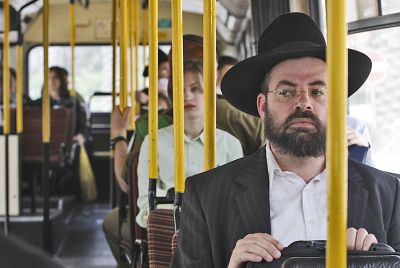 הרב שלזינגר: הנשים הן שביקשו את ההפרדה באוטובוסים