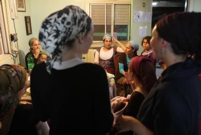 דתייה, מחפשת עבודה? בראיון העבודה תתחפשי לחילוניה