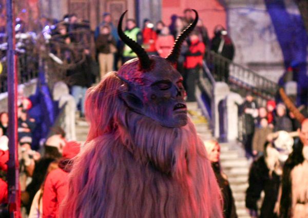 שו"ת SMS: האם יש ממש במה שנקרא דיבוק?