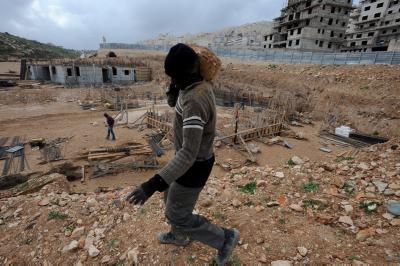 בית הספר מושבת: פועלים ערבים מטרידים את הילדות