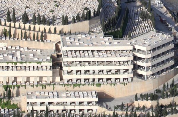 אין מקום בבתי הקברות. הפתרון? כמו בבית שני