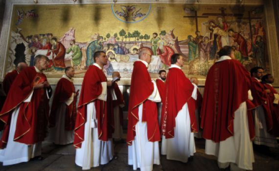 נוצרים קיימו תפילה בבית כנסת שבמלון. מה לעשות?