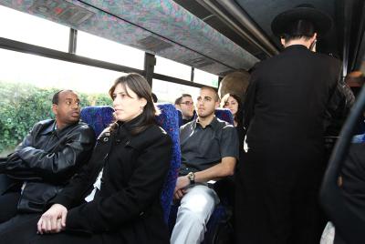 מהומה ב'קו מהדרין': חוטובלי התיישבה בשורה הראשונה