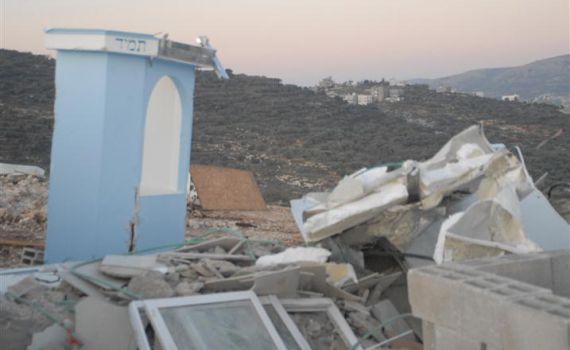 המשטרה הרסה את הגבעה לזכר נרצחי משפחת פוגל