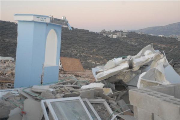 המשטרה הרסה את הגבעה לזכר נרצחי משפחת פוגל