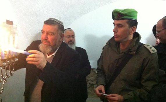 סולחה: ראשי ההתיישבות הדליקו נרות עם מח"ט אפרים