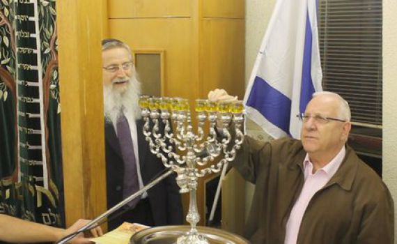 יו"ר הכנסת הדליק נר שמיני בשכונת האולפנה בבית אל