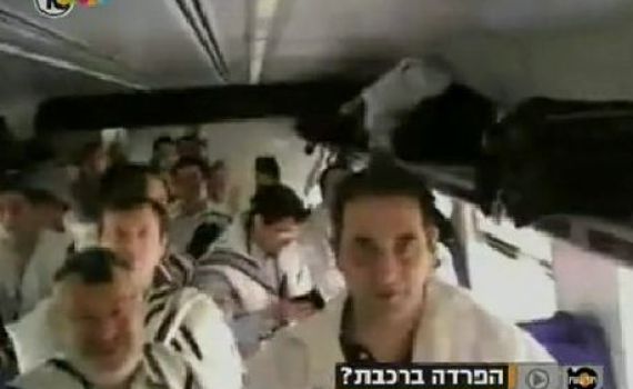 זה כבר מזכיר סרטי תעמולה של גבלס מהמאה הקודמת
