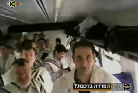 זה כבר מזכיר סרטי תעמולה של גבלס מהמאה הקודמת
