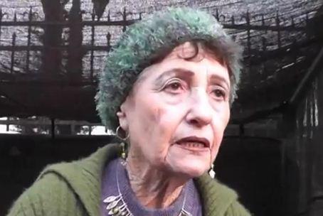 "גלעד בשבי הפרקליטות": יעל זר במאהל המחאה