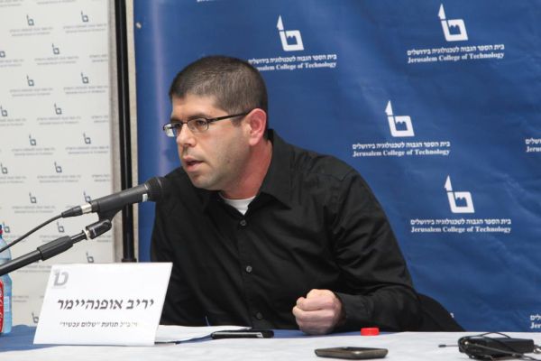 יריב אופנהיימר הגיע ל'מכון לב' וזכה למחיאות כפיים