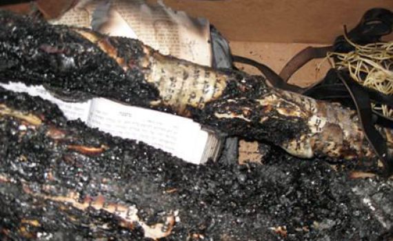 כצל'ה: יאיר לפיד הוא הגורם להצתת בית הכנסת בחריש