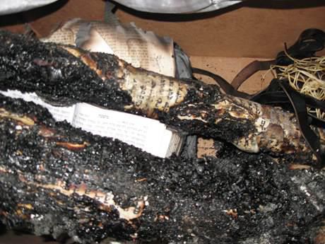 כצל'ה: יאיר לפיד הוא הגורם להצתת בית הכנסת בחריש