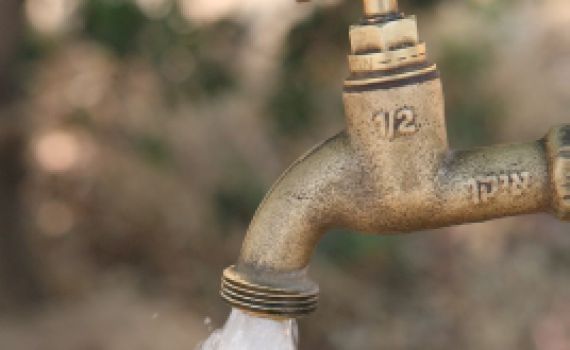 החומרה של החרדים מיותרת; מותר לפתוח את הברז בשבת