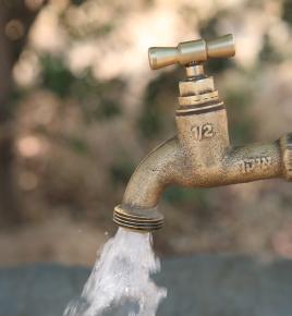 החומרה של החרדים מיותרת; מותר לפתוח את הברז בשבת