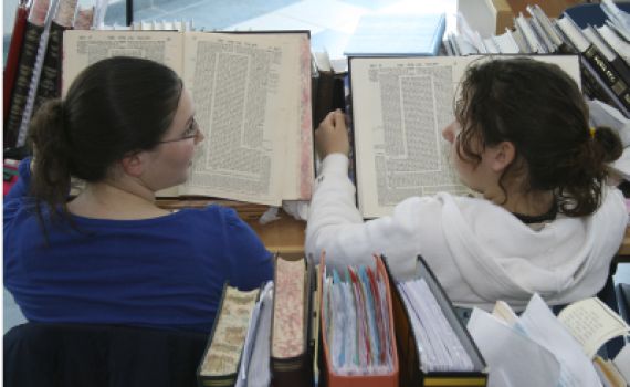 שו"ת סמס: בשולחן ערוך כתוב שאסור לבנות ללמוד גמרא