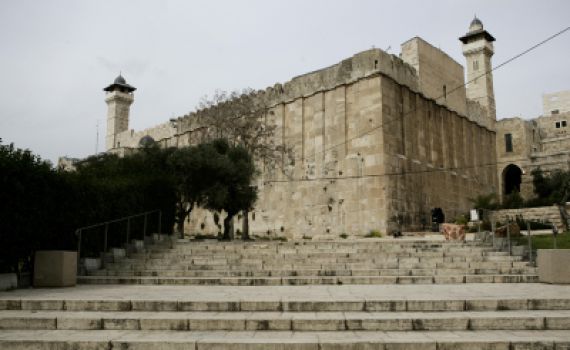 מערת המכפלה פתוחה ליהודים; בחברון מתכוננים לאלפים