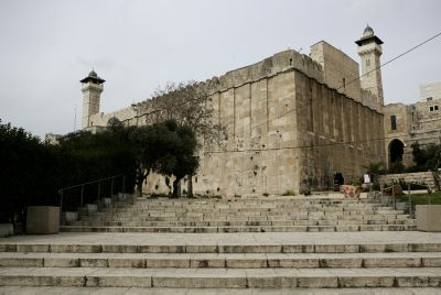 מערת המכפלה פתוחה ליהודים; בחברון מתכוננים לאלפים