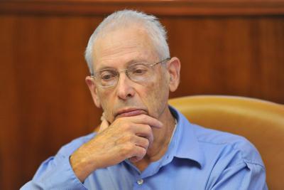 גורמים בימין על חוק מגרון: השר בני בגין סוחט את נתניהו