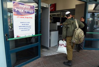 החיילים נתבקשו לשלם ברכבת. הבני"שים נסעו בחינם