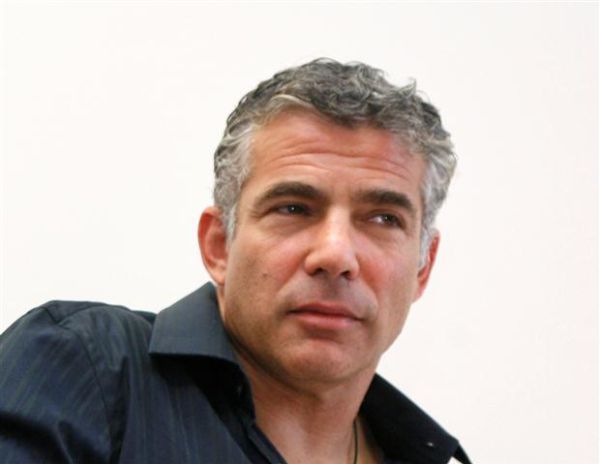 תושב חוות גלעד התלונן במשטרה: "לפיד סילף את דברי"