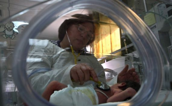 שופכים את התינוק עם המים