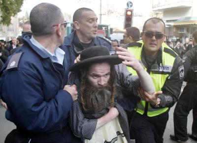 אמילי עמרוסי: מחזיקי הלפידים מלבים את שנאת החרדים