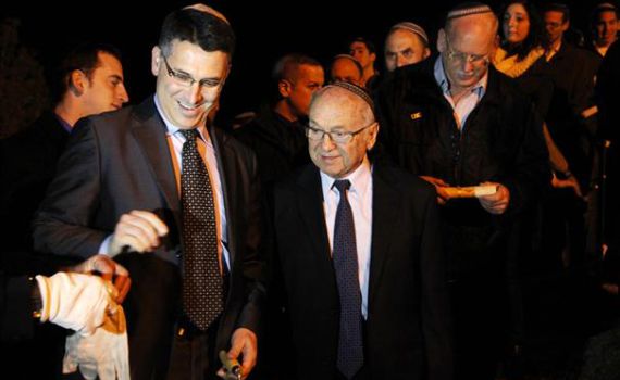 צפו: הנחת אבן הפינה לקמפוס ישיבת "עתניאל"