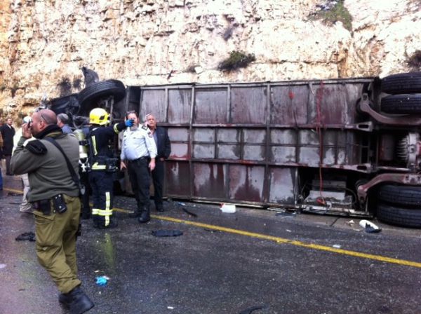 5 ילדים פלסטינים נהרגו בתאונה קשה בין משאית לאוטובוס