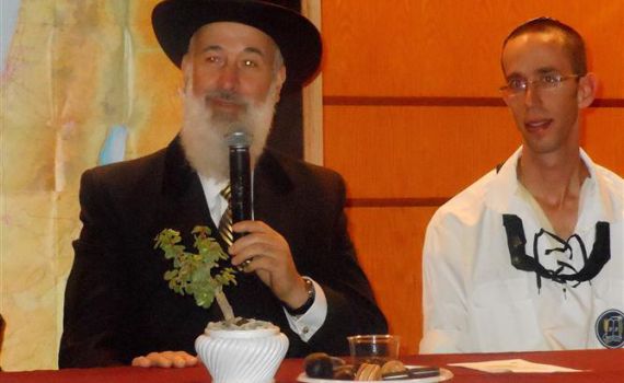 הרב יונה מצגר חגג ט"ו בשבט עם בני עקיבא במקסיקו סיטי