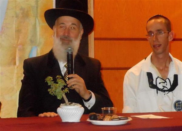 הרב יונה מצגר חגג ט"ו בשבט עם בני עקיבא במקסיקו סיטי