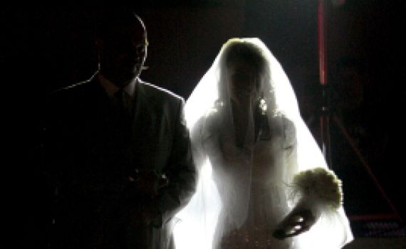 האם צריך לשמוע לאב שאוסר לבתו להתחתן עם ספרדי?