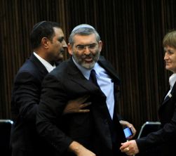 אמר לאהרונוביץ "תפסיק להתחמק" והוצא מהמליאה