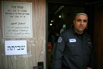 לפי ההלכה אסור לשבות בשביל לשפר את תנאי השכר