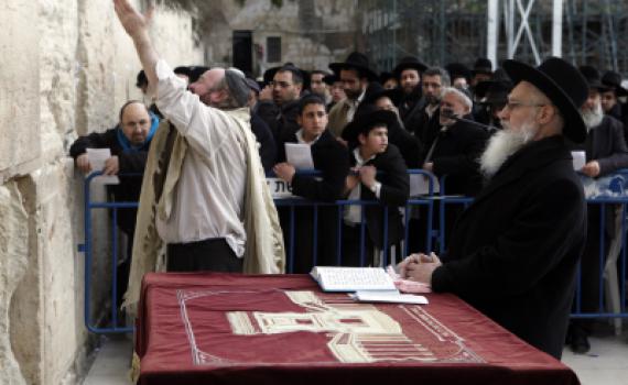 תמונות: התפילות בכותל לרפואת הרב יעקב יוסף